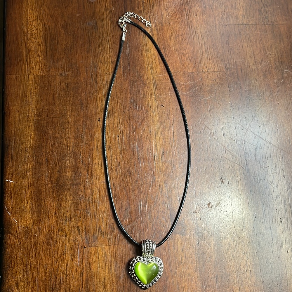 Stunning Green Hearts “Pendant and Earring’s Set” - Picture 2 of 5